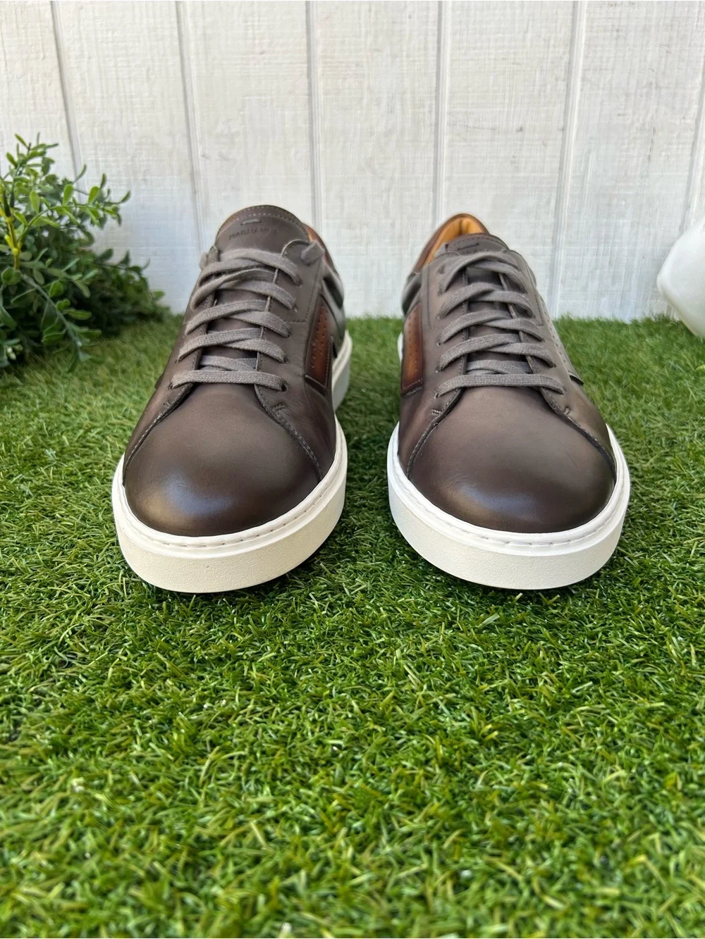 Magnanni Men's Phoenix Lace Up Sneakers Core: Grey/Brown size 10 Like new/no box